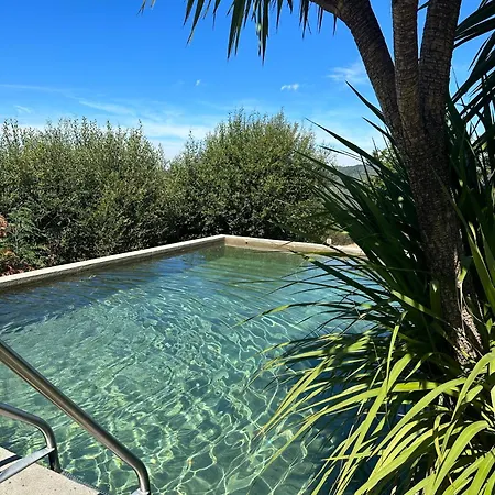 Mountain Log O Lobo * كابيسيراس دى باستو